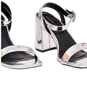 Pretty Little Thing Silver Metallic Thick Strap Block Heel Sandal Dress Shoes 6